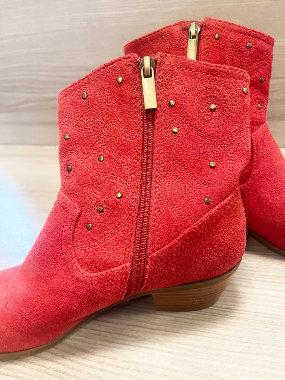 Bandolino Xerissa Red Suede Studded Western Ankle Boots Size 7M - Picture 16 of 16
